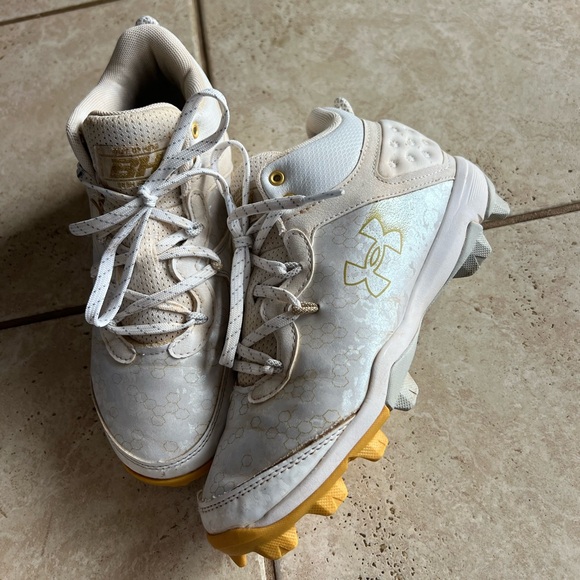 Under Armour Cleats - Picture 3 of 7